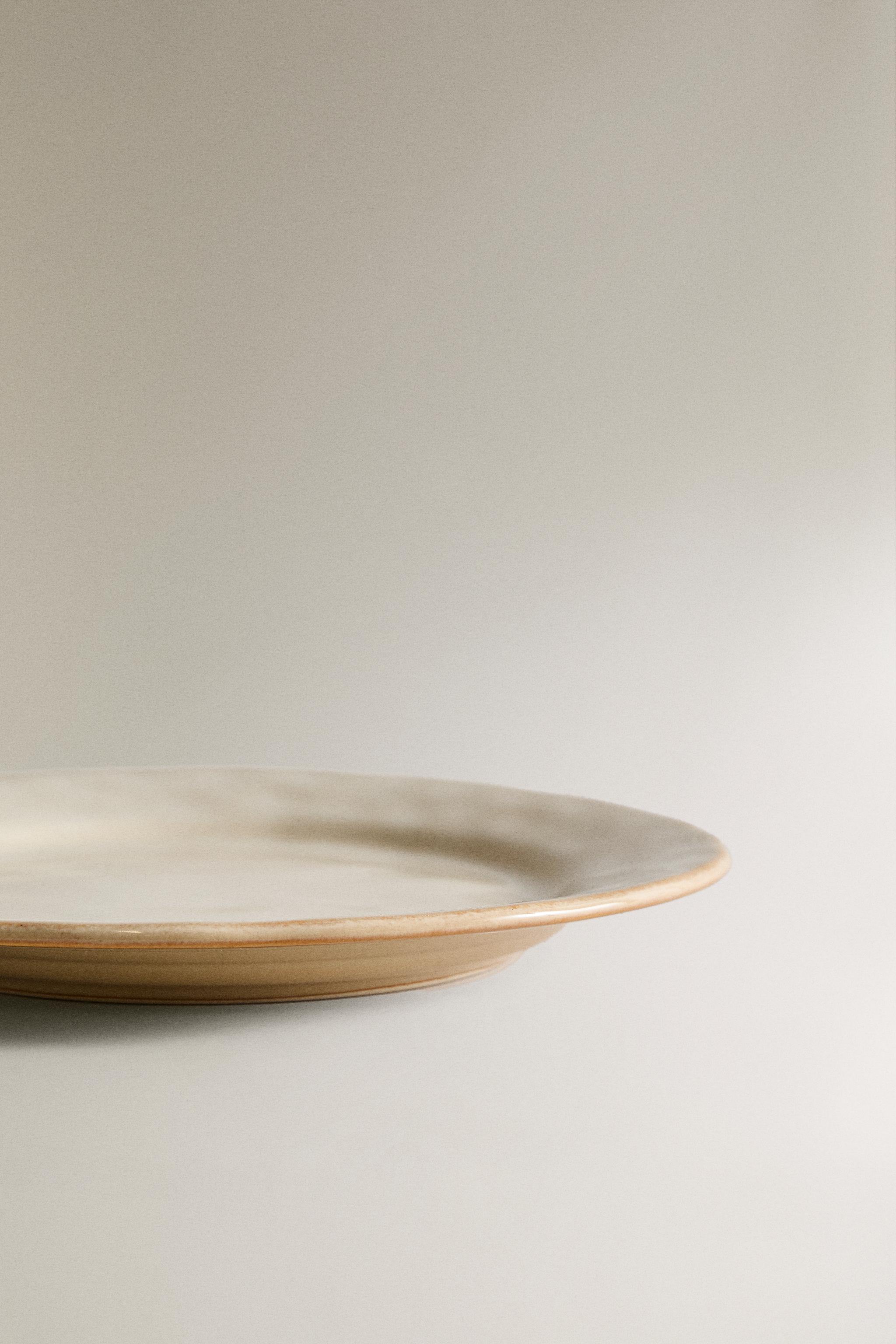 STONEWARE DESSERT PLATE WITH IRREGULAR RIM
